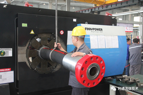 雙編織工業(yè)軟管:適用于嚴(yán)苛應(yīng)用的革命性解決方案